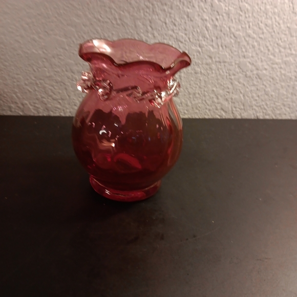 VTG Pilgrim Cranberry Glass 5" Miniature Vase with Applied Rigaree. - Picture 4 of 6